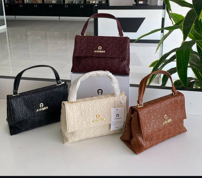 Aigner
95 dhs🪙💚
size：26cm

With box
🎁🎁🎁

Zain35
♥️♥️♥️