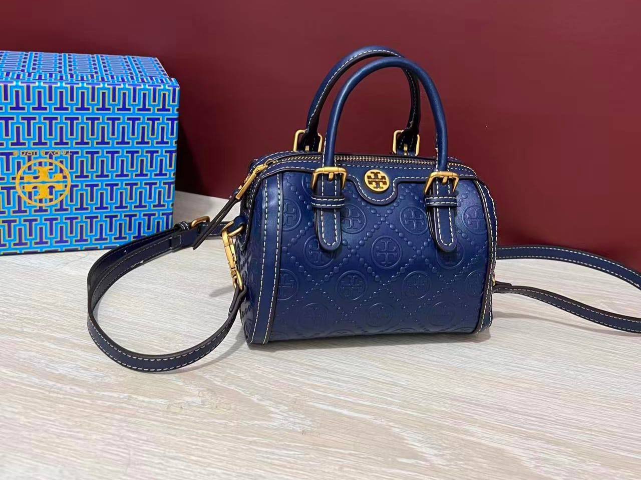 Tory Burch

85 dhs🪙🌨️

with box
🎁🎁🎁

size 18cm

Zain26
♥️♥️♥️