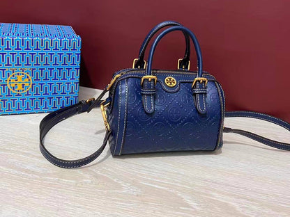 Tory Burch

85 dhs🪙🌨️

with box
🎁🎁🎁

size 18cm

Zain26
♥️♥️♥️