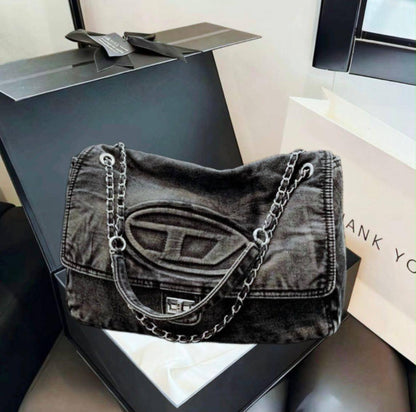 DIESEL 
GOOD QUALITY 
120 dhs💓

Zain17
♥️♥️♥️