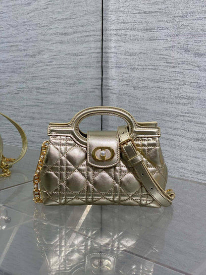 Dior Jolie Top Handle Mini Bag✅*
*Size 18 cm*
*Super Master*
For Price 👇 WTSP Text Zain 0568585901

Zain274
♥️♥️♥️