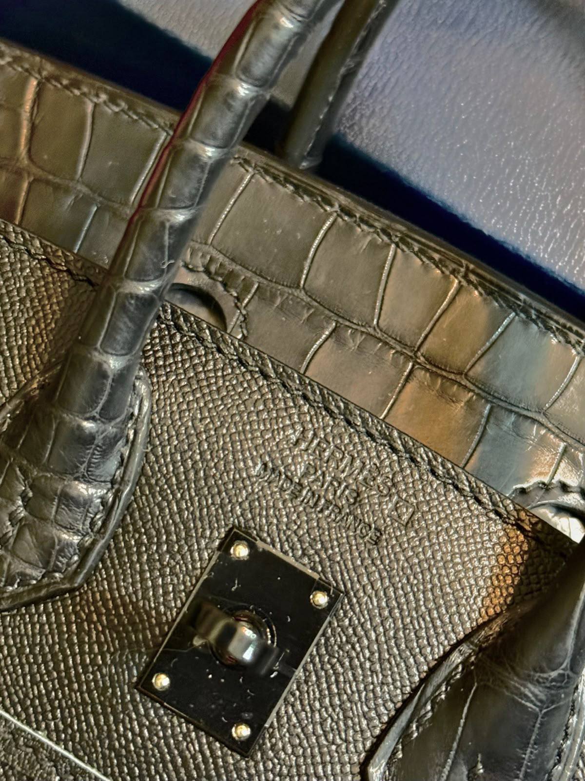 Hermes

Birkin Faubourg 20

Size:10 x 16 x 20cm 

Black🖤

For Price 👇 WhatsApp✅
0568585901 
0507557372
0552275751 Owner Zain 👌

Zain325
♥️♥️♥️