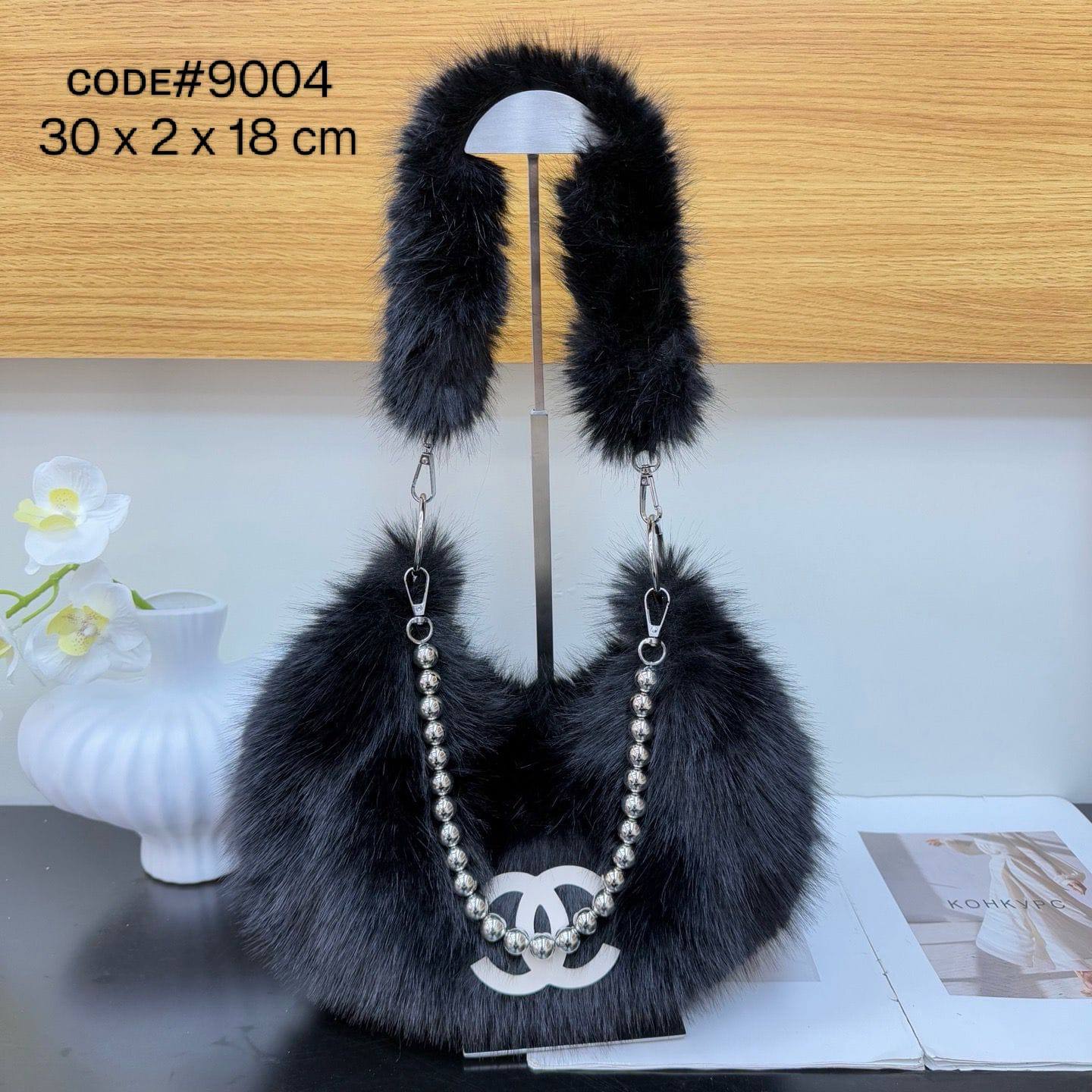 CHANEL ᴡɪɴᴛᴇʀ's ʙᴀɢ
ғᴀᴜx ғᴜʀ ʜᴀɴᴅʙᴀɢ
sɪʟᴠᴇʀ ʜᴀʀᴅᴡᴀʀᴇ
ɪɴᴛᴇʀʟᴏᴄᴋɪɴɢ C ʟᴏɢᴏ
ᴡɪᴛʜ ʙᴇᴀᴅᴇᴅ ᴄʜᴀɪɴ sᴛʀᴀᴘ
sɪᴢᴇ: 30 cm

60 dhs🗽

Zain31
♥️♥️♥️
