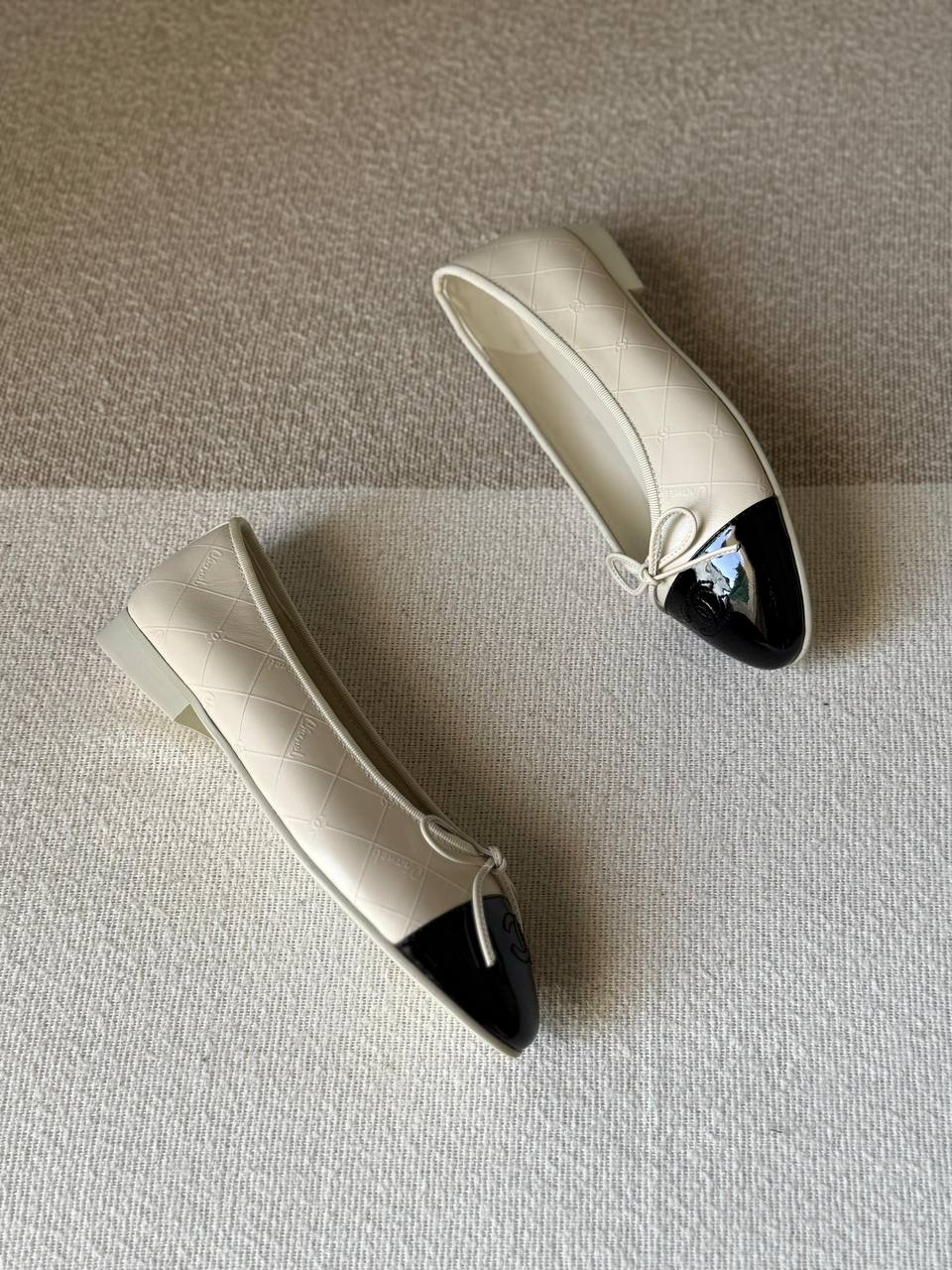 Chanel
Master Quality
Size 36 to 41
400 dhs✅

Zain288
♥️♥️♥️