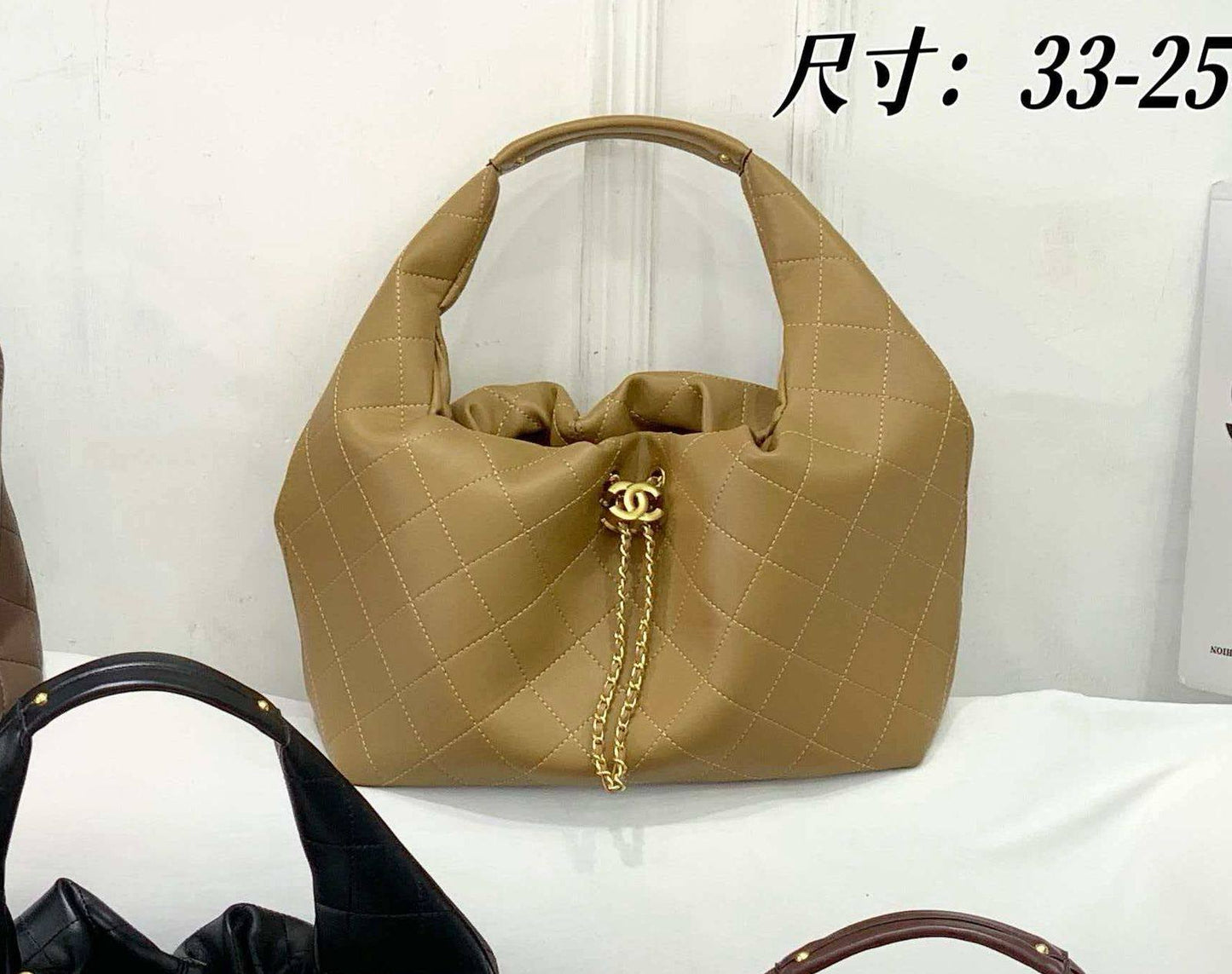 Chanel 
110 dhs❣️

Zain143
♥️♥️♥️