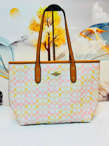 Coach 
Best quality with box’s 
100 dhs🇦🇪🇦🇪
size 41 CM

Zain290
♥️♥️♥️