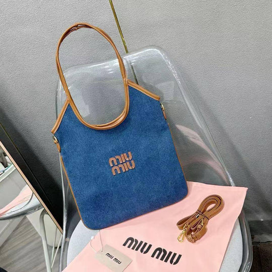 Chloe
40*35 cm
80 dhs🪙🖤

Zain17
♥️♥️♥️