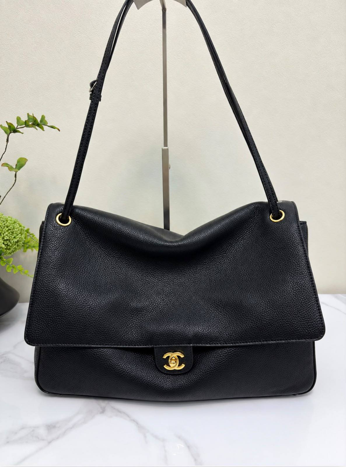 Chanel re stock 

40cm. 420 dhs🇦🇪🇦🇪

32cm.  410 dhs🇦🇪🇦🇪

Zain228
♥️♥️♥️