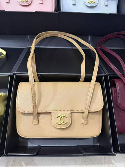 Chanel
with box
100 dhs💓

Zain143
♥️♥️♥️