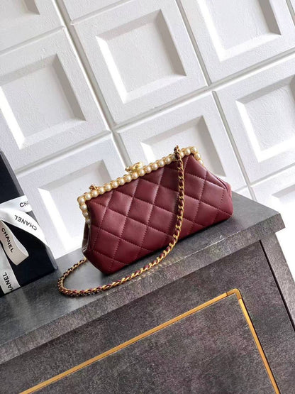Chanel
*Pearly Lambskin, Imitation Pearls✅*
*Size 20 cm*
For Price 👇 WhatsApp✅
0568585901 
0507557372
0552275751 Owner Zain 👌

Zain274
♥️♥️♥️