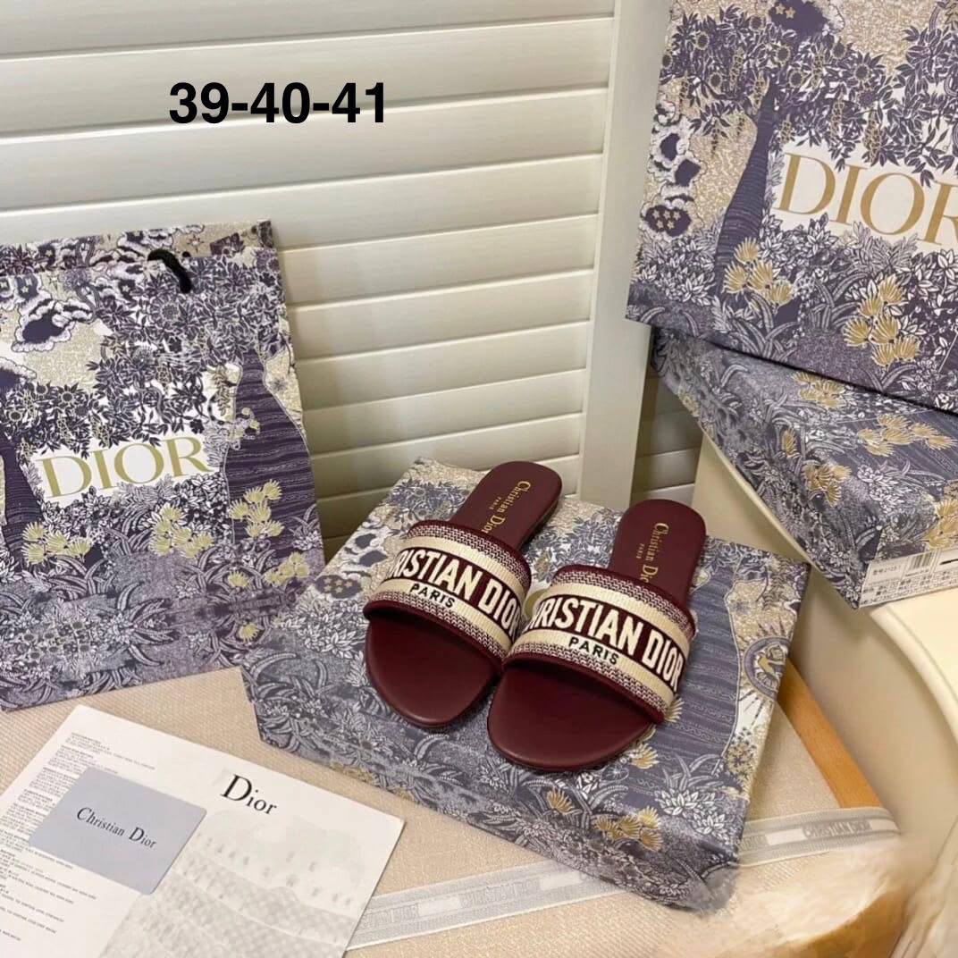DIOR SLIPPER
GOOD QUALITY
75 dhs💓

Zain40
♥️♥️♥️
