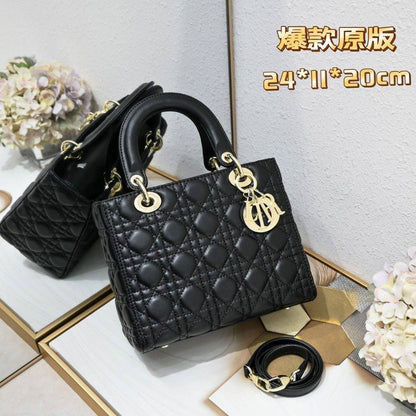 Dior

100 dhs🇦🇪🇦🇪

With box
20 cm

Zain219
♥️♥️♥️
