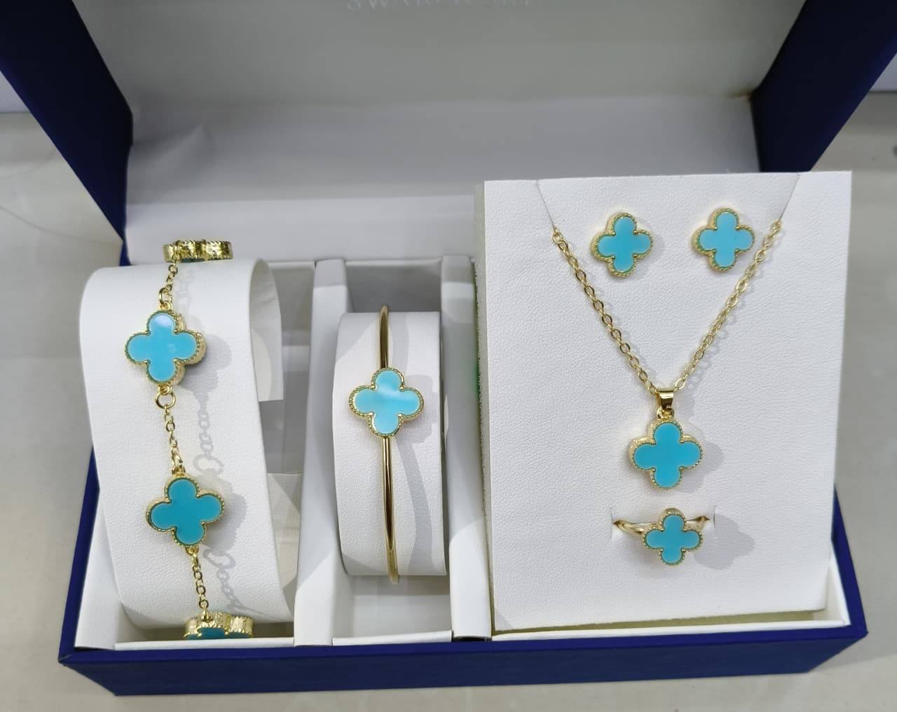 VCA set 
With box 
🎁🎁🎁

60 dhs✅

Zain25
♥️♥️♥️