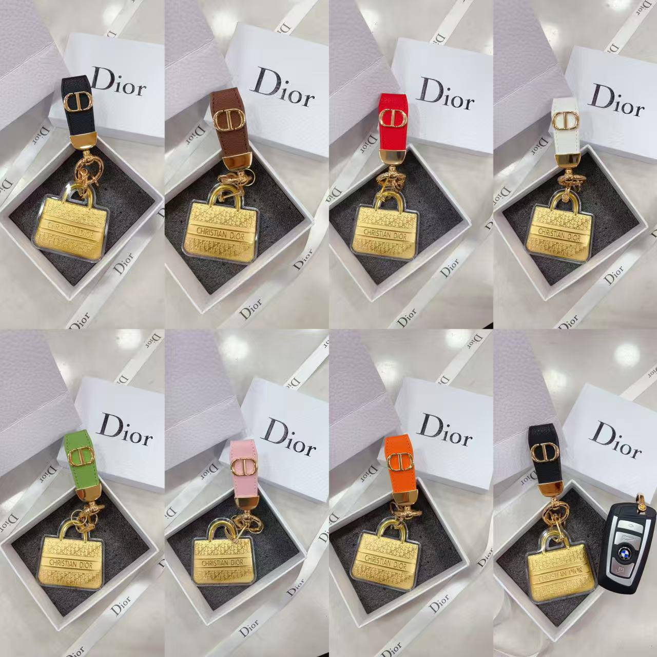 Key chain 🔥*
Master quality 💯
With normal boxes 📦 
35 dhs🪙🌨️
With master box 🗃️ 
50 dhs🪙🌨️

Zain216
♥️♥️♥️