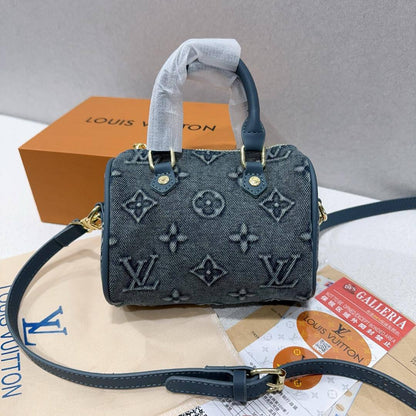 LV
80 dhs🪙🌨️

size 17×10×12cm

with box
🎁🎁🎁

Zain213
♥️♥️♥️