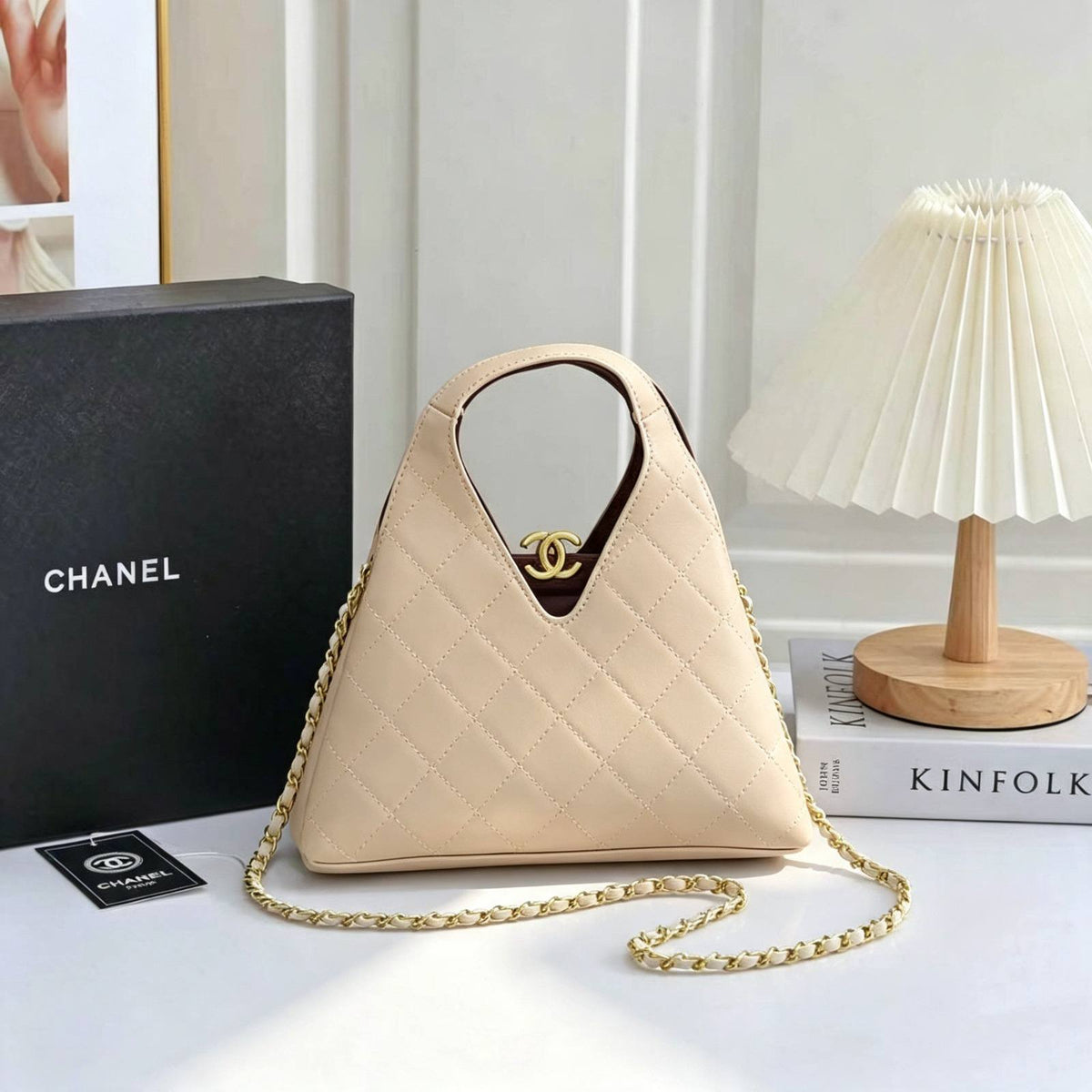 CHANEL

Best quality 
with box

150 dhs🇦🇪🇦🇪

size 24CM

Zain290
Zain186
♥️♥️♥️