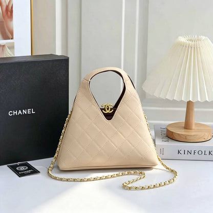 CHANEL

Best quality 
with box

150 dhs🇦🇪🇦🇪

size 24CM

Zain290
Zain186
♥️♥️♥️