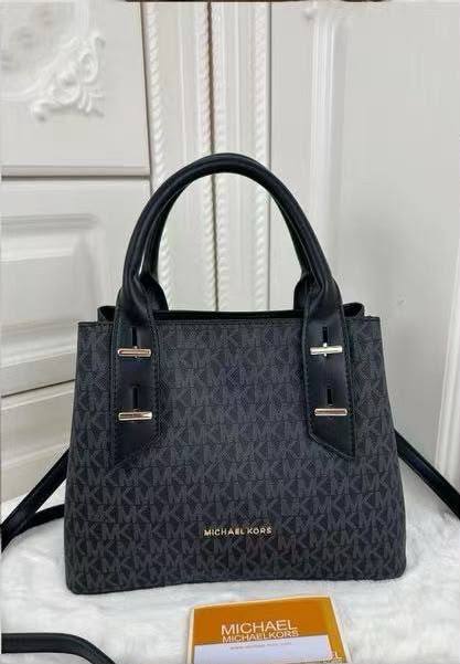 MK 
size :27cm  
110 dhs💓

Zain114
♥️♥️♥️