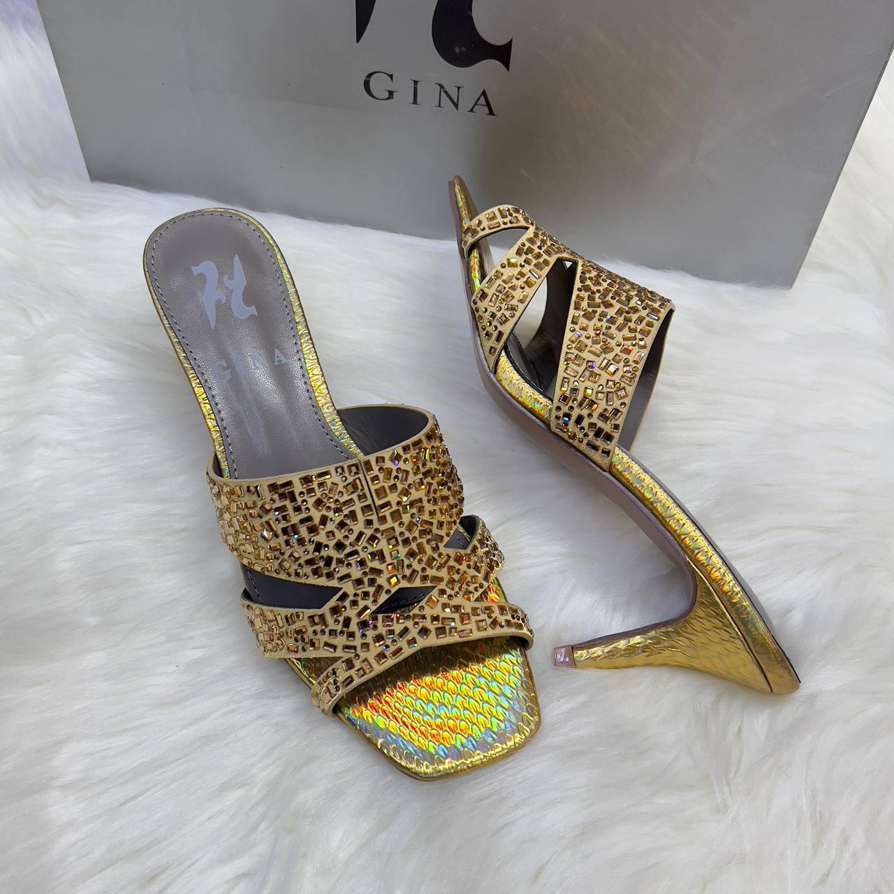 GINA 
140 dhs🇦🇪
Size 36-41 

Zain88
♥️♥️♥️