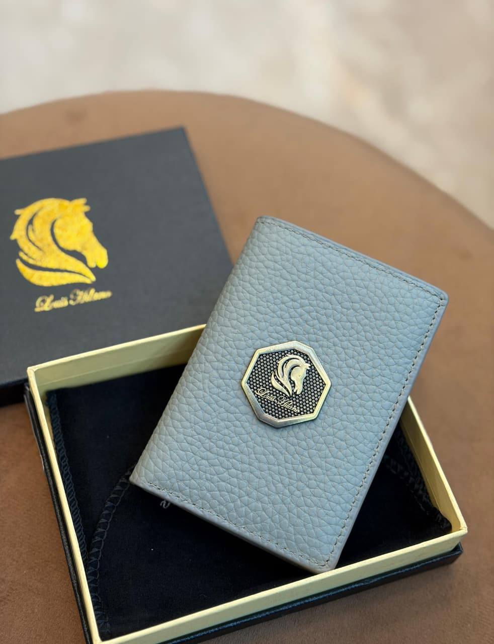 Louis Hilano wallet master quality with box and paper bag 
105 dhs🌺

Zain59
♥️♥️♥️