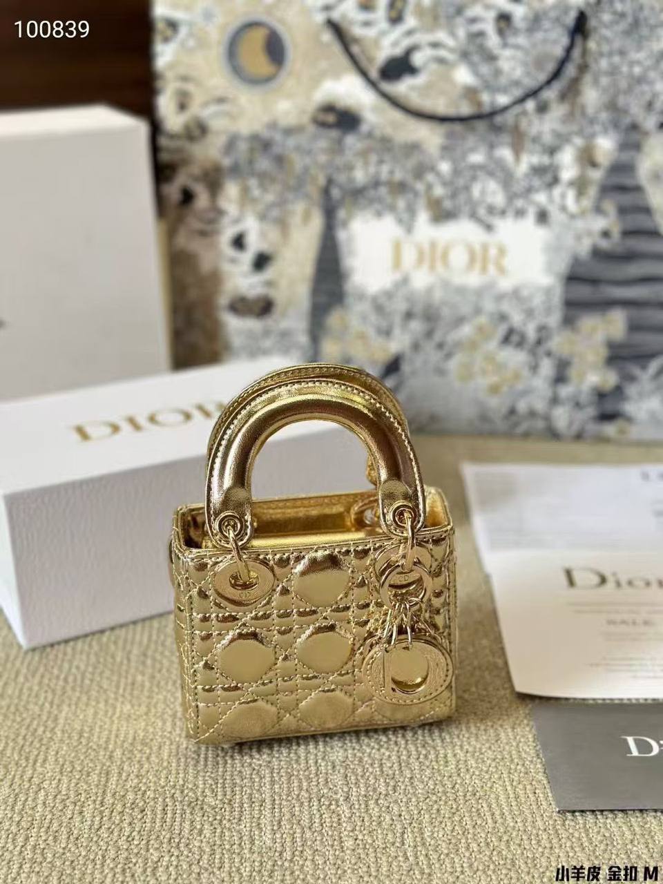 DIOR MICRO BAG 
Master✅✅
13CM 
230 dhs🇦🇪🇦🇪
WITH BOX 

Zain131
♥️♥️♥️