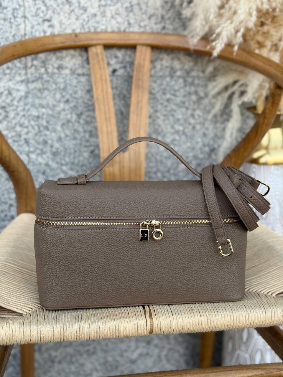 Available Again✨✨✨

LORO PIANA

27cm
370 dhs🪙🌨️

Top quality 
With box🎁

Zain167
♥️♥️♥️