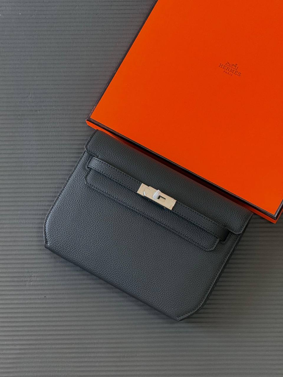 Hermes depeche togo leather 24cm💕master quality

😍with box❤️ 
🎁🎁🎁
340 dhs🪙🌨️

Zain51
♥️♥️♥️