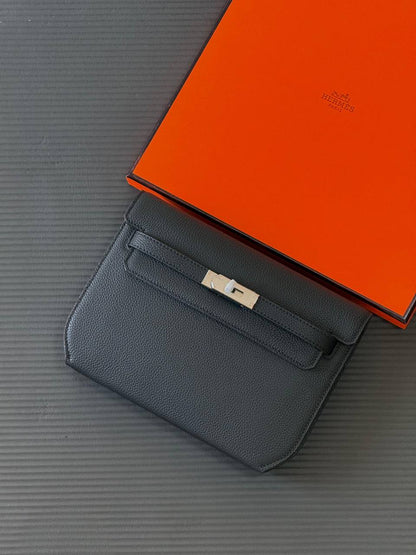 Hermes depeche togo leather 24cm💕master quality

😍with box❤️ 
🎁🎁🎁
340 dhs🪙🌨️

Zain51
♥️♥️♥️