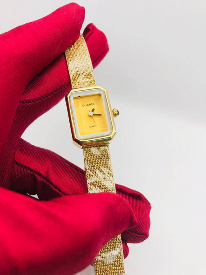 Ladies Watch
60 dhs🇦🇪🇦🇪

Zain45
♥️♥️♥️