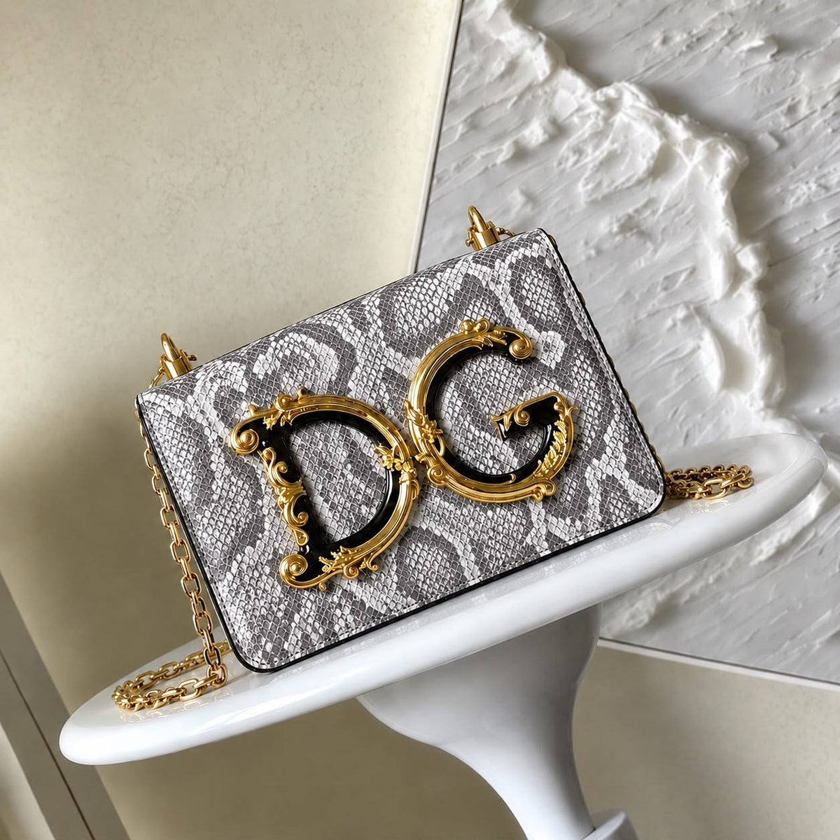 Dolce&Gabbana 

new came 

high quality 

with box 

 115 dhs🇦🇪🇦🇪

Zain39
♥️♥️♥️