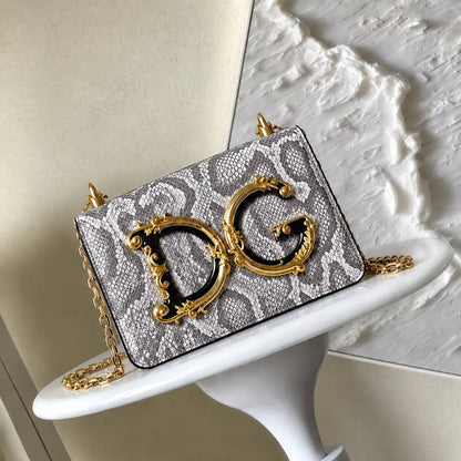 Dolce&Gabbana 

new came 

high quality 

with box 

 115 dhs🇦🇪🇦🇪

Zain39
♥️♥️♥️