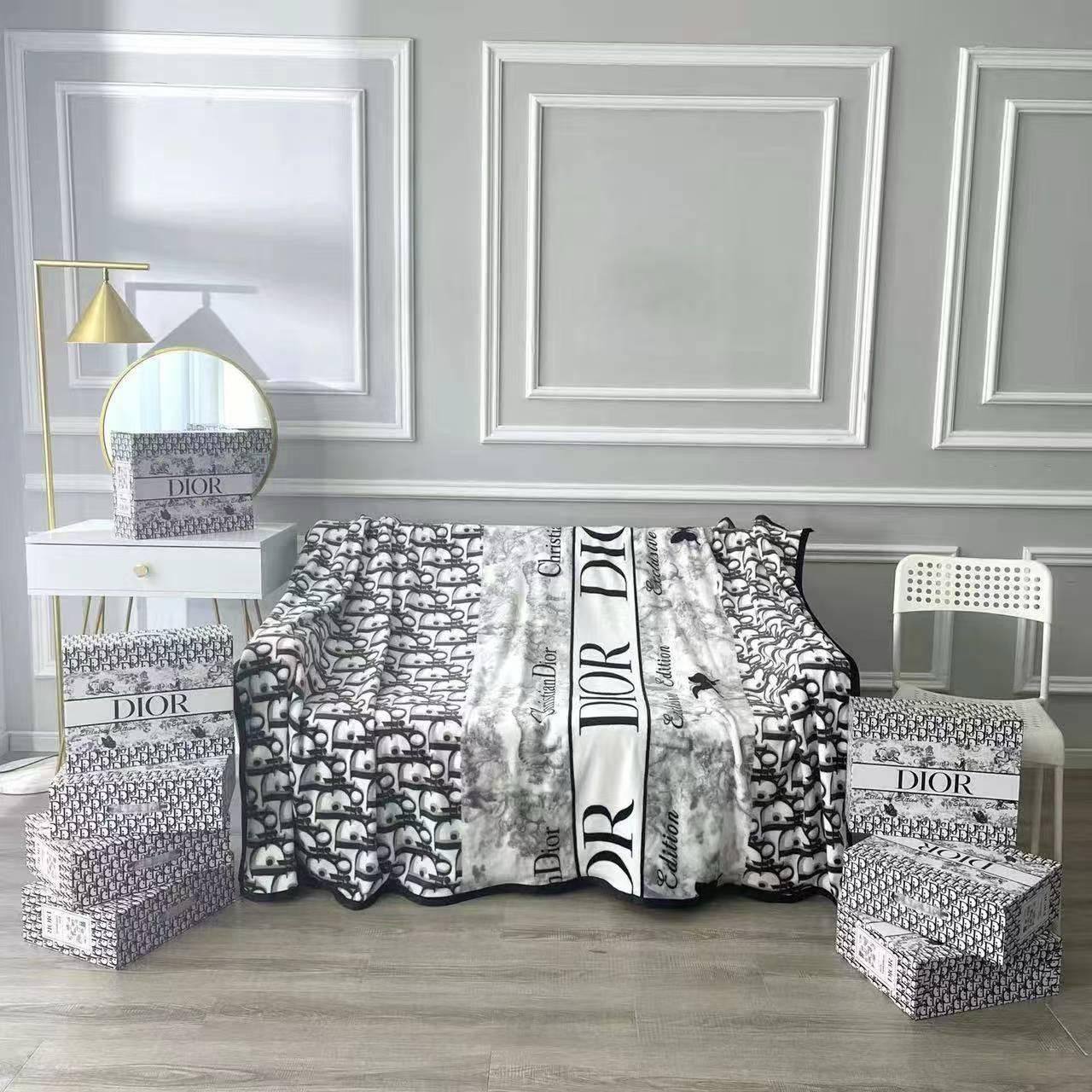 New
200*230 cm
55 dhs🪙🌨️
with box
🎁🎁🎁

Double size

Zain17
♥️♥️♥️