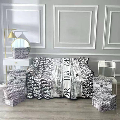 New
200*230 cm
55 dhs🪙🌨️
with box
🎁🎁🎁

Double size

Zain17
♥️♥️♥️