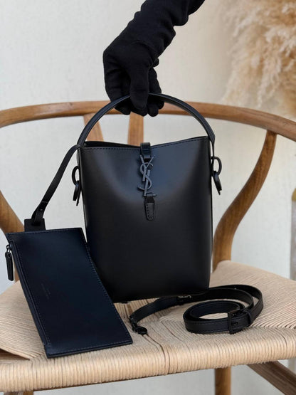 YSL
14 cm 16 cm 20 cm
*OFFER*
180 dhs✅
Top quality 
With box🎁

Zain167
♥️♥️♥️