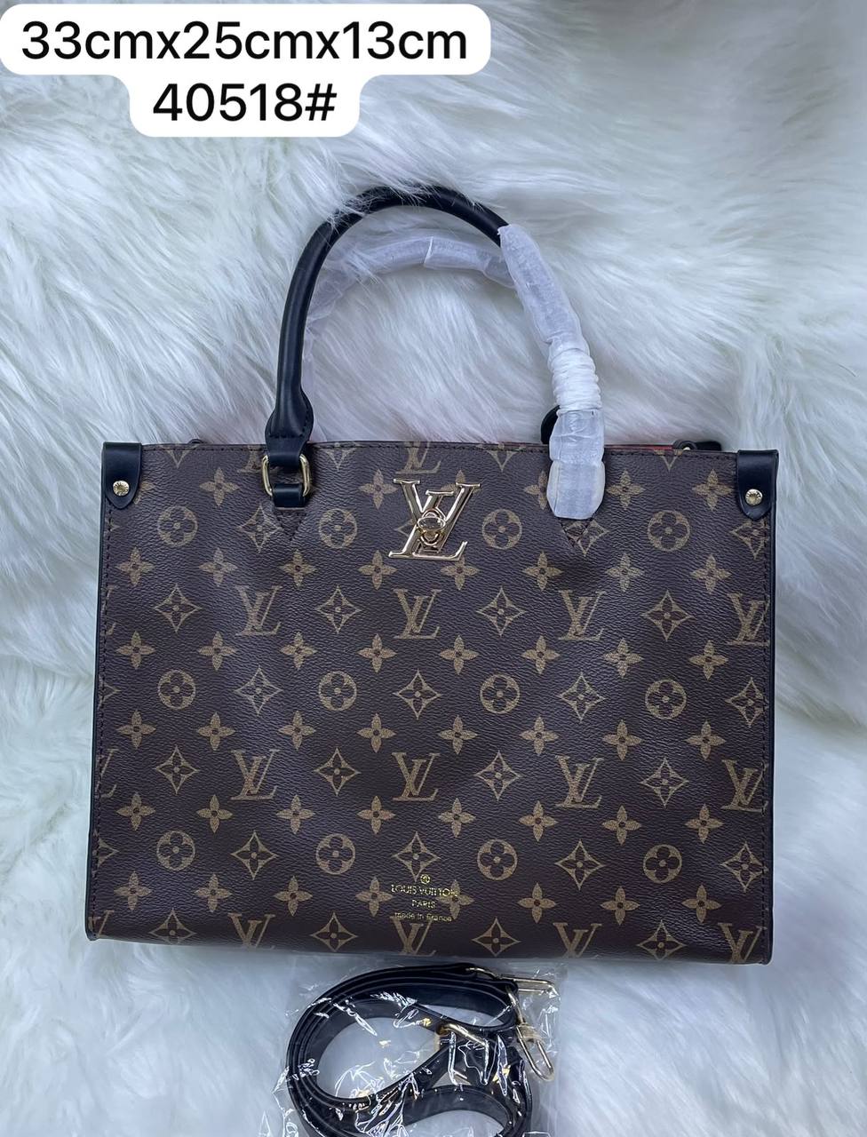 LV
33cmx25cmx13cm
40518#
100 dhs🇦🇪🇦🇪

Zain72
♥️♥️♥️
