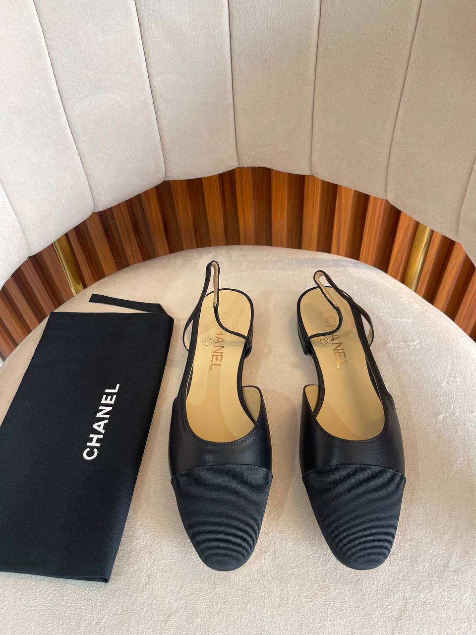 CHANEL
Master quality 
Size: 36 to 41
450 dhs🇦🇪🇦🇪

Zain318
♥️♥️♥️