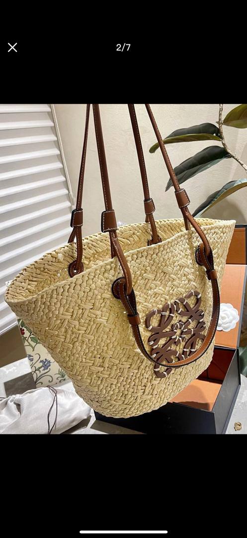 Loewe
85 dhs❣️

Zain26
♥️♥️♥️