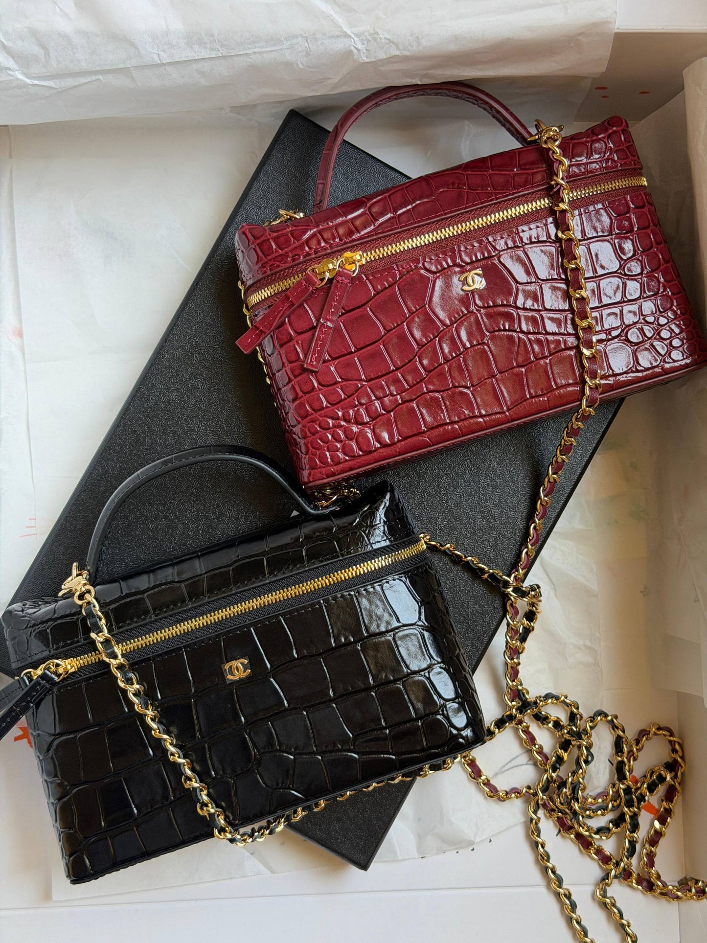 Chanel
 𝐕𝐚𝐧𝐢𝐭𝐲 𝐂𝐚𝐬𝐞 𝐖𝐢𝐭𝐡 𝐂𝐡𝐚𝐢𝐧 𝐂𝐫𝐨𝐜𝐨𝐝𝐢𝐥𝐞-𝐄𝐦𝐛𝐨𝐬𝐬𝐞𝐝 𝐂𝐚𝐥𝐟𝐬𝐤𝐢𝐧 
For Price 👇 WhatsApp✅
0568585901 
0507557372
0552275751 Owner Zain 👌

Zain76
♥️♥️♥️
