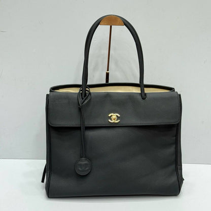 Chanel 
Master🌺🌺
Size:42×30×19  
380 dhs💓

Zain114
♥️♥️♥️