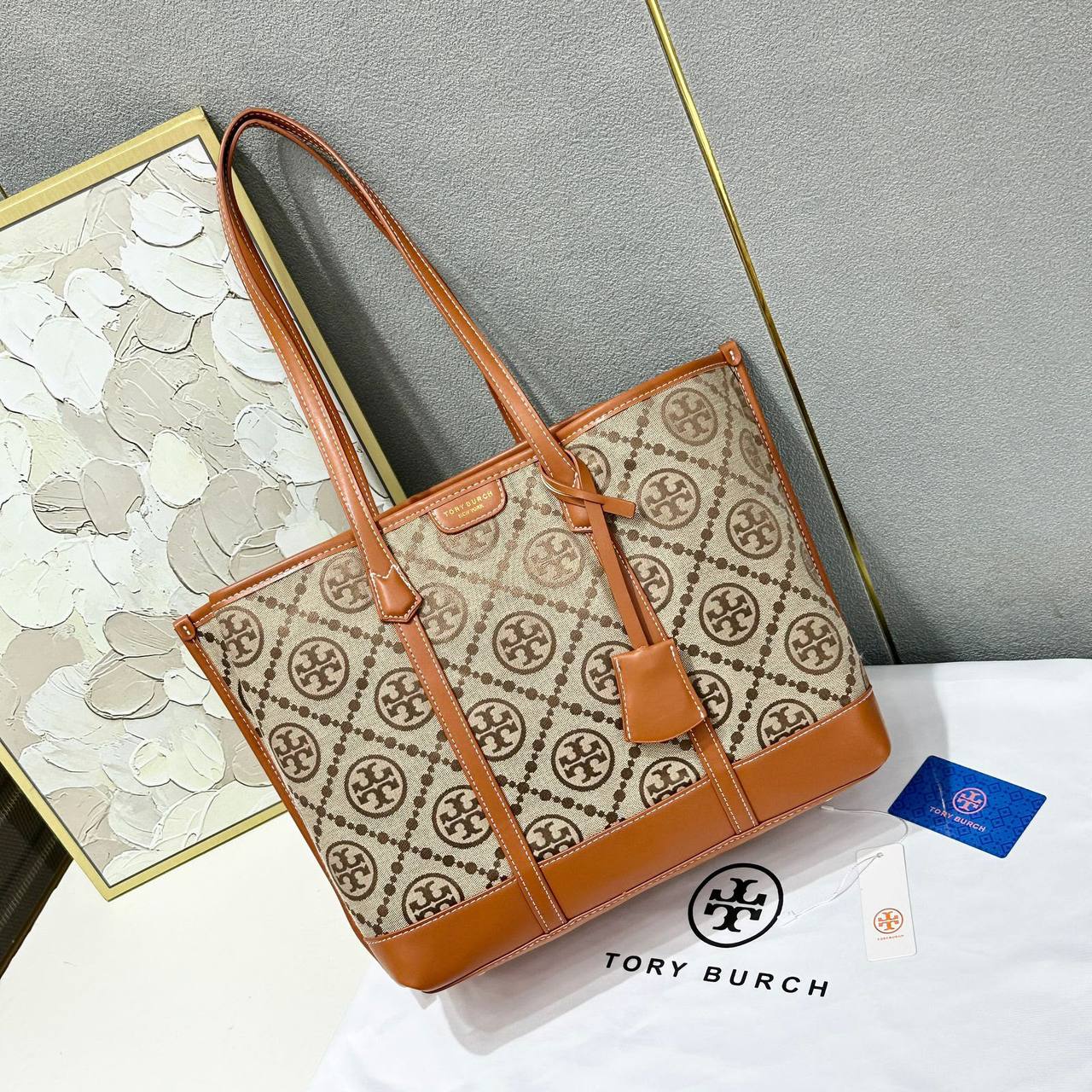TORY BURCH 
GOOD QUALITY 
100 dhs🇦🇪🇦🇪

Zain295
♥️♥️♥️