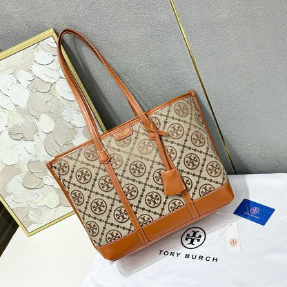 TORY BURCH 
GOOD QUALITY 
100 dhs🇦🇪🇦🇪

Zain295
♥️♥️♥️