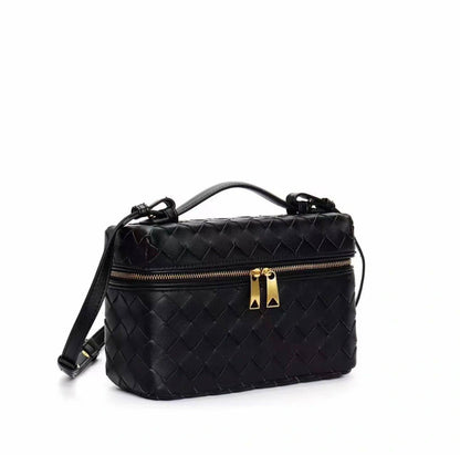 BOTTEGA VENETA 

NEW CAME 

GOOD QUALITY 

ORIGINAL DESIGN  
WITH BOX 
90 dhs🇦🇪🇦🇪

Zain295
Zain17
♥️♥️♥️
