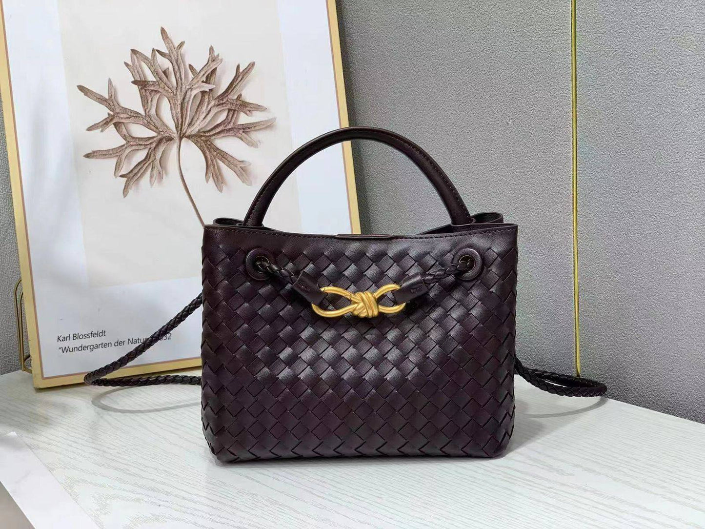 Bottega veneta  

with box 
🎁🎁🎁

100 dhs❤️

Zain177
♥️♥️♥️