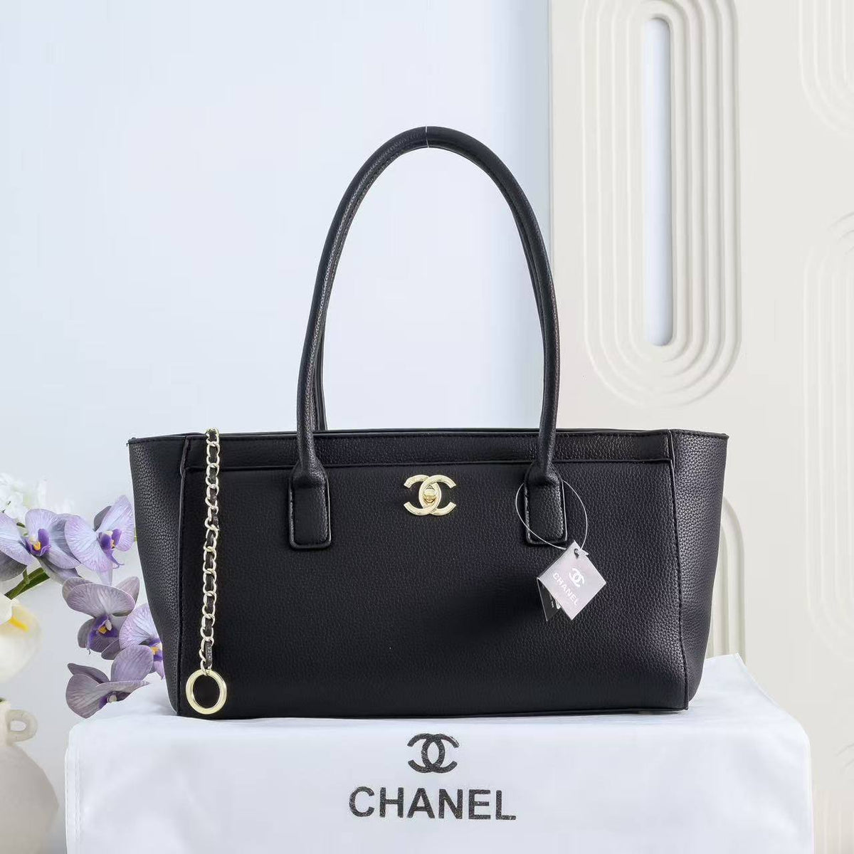 Chanel

105 dhs🇦🇪🇦🇪

size 35×13×20cm

Zain42
♥️♥️♥️