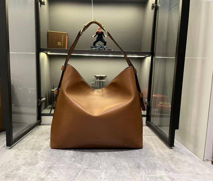 Gucci🙋🏻‍♀️💕
Master
40cm 🫶🏼🫶🏼 260 dhs✅

Zain297
♥️♥️♥️