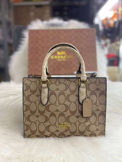 New arrival
Coach

25cm

with box

100 dhs🇦🇪🇦🇪

Zain118
♥️♥️♥️