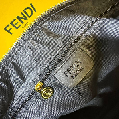 FENDI 
GOOD QUALITY 
WITH BOX 
100 dhs🇦🇪🇦🇪

Zain295
♥️♥️♥️