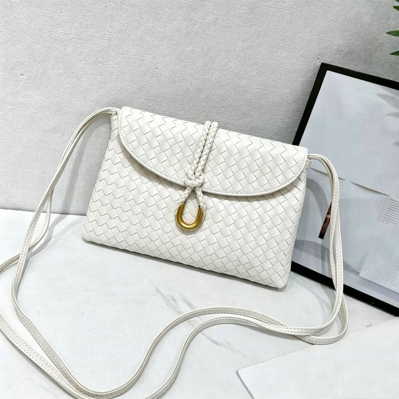 BOTTEGA 
GOOD QUALITY 
WITH BOX 
🎁🎁🎁

110 dhs✅

Zain39
♥️♥️♥️