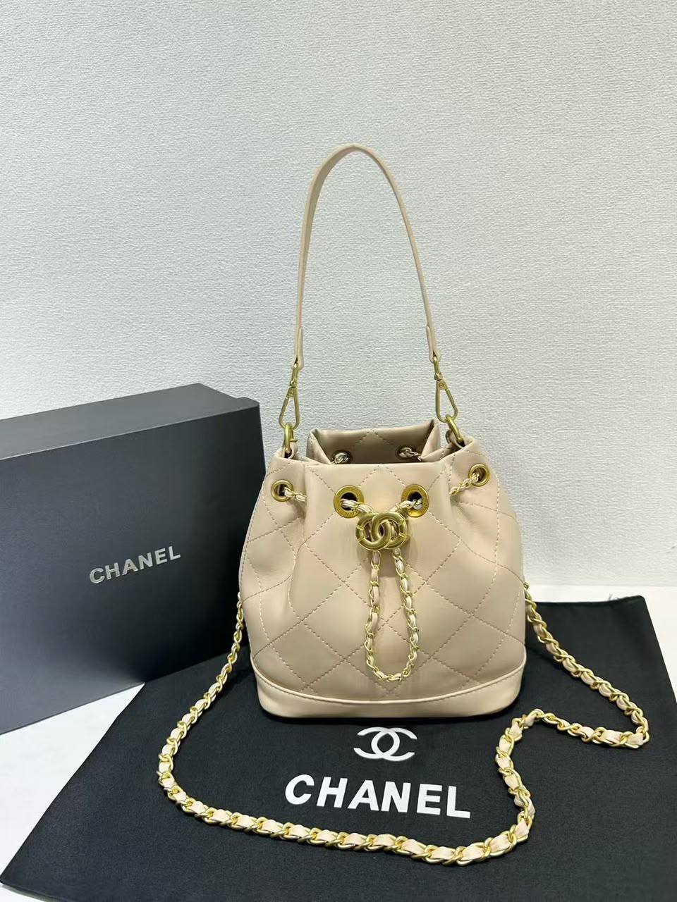 Chanel
with box
110 dhs🇦🇪🇦🇪

Zain143
♥️♥️♥️