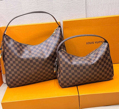 LV
Good Quality 
With Box 95 dhs❣️ (33cm)
With Box 105 dhs❣️ (41cm)

Zain250
♥️♥️♥️